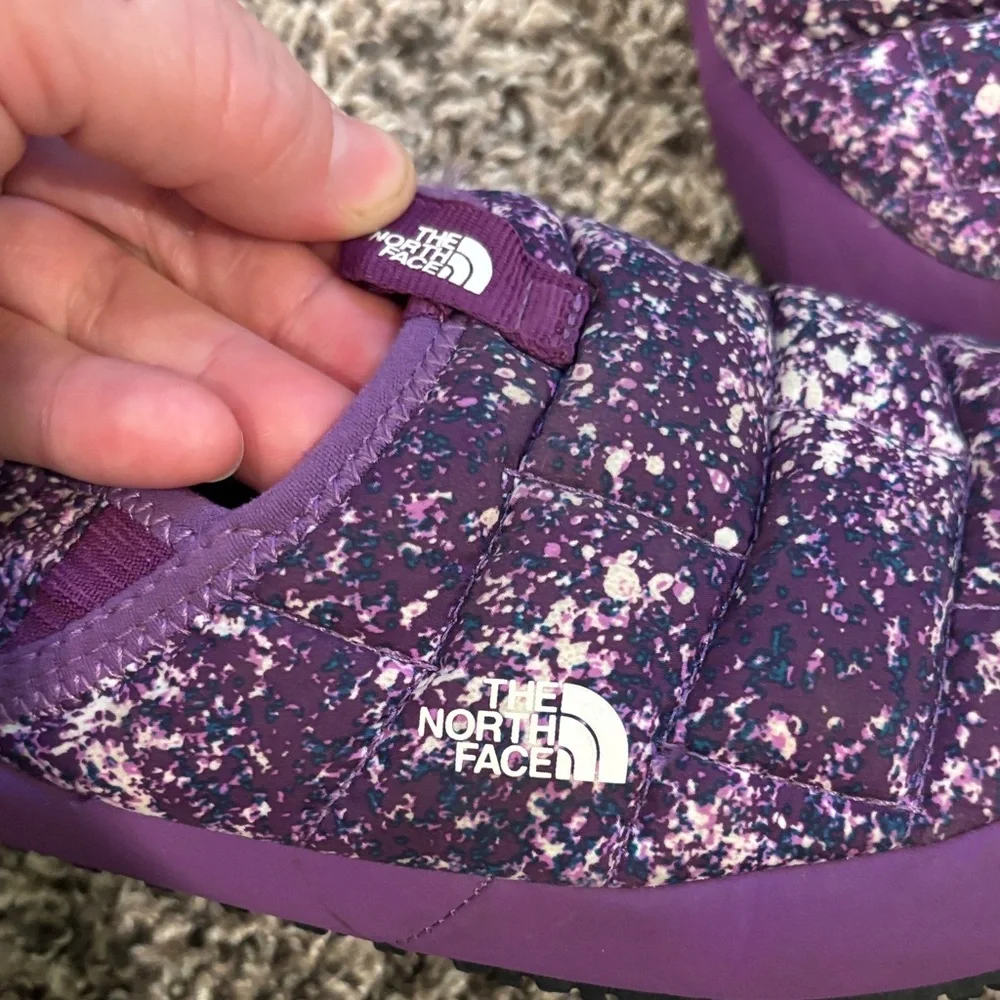 The North Face Kids Purple Patterned Slippers Size 1